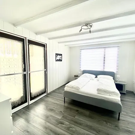 Familienfreundliches Angel Mit Garten By Interhome Apartamento
